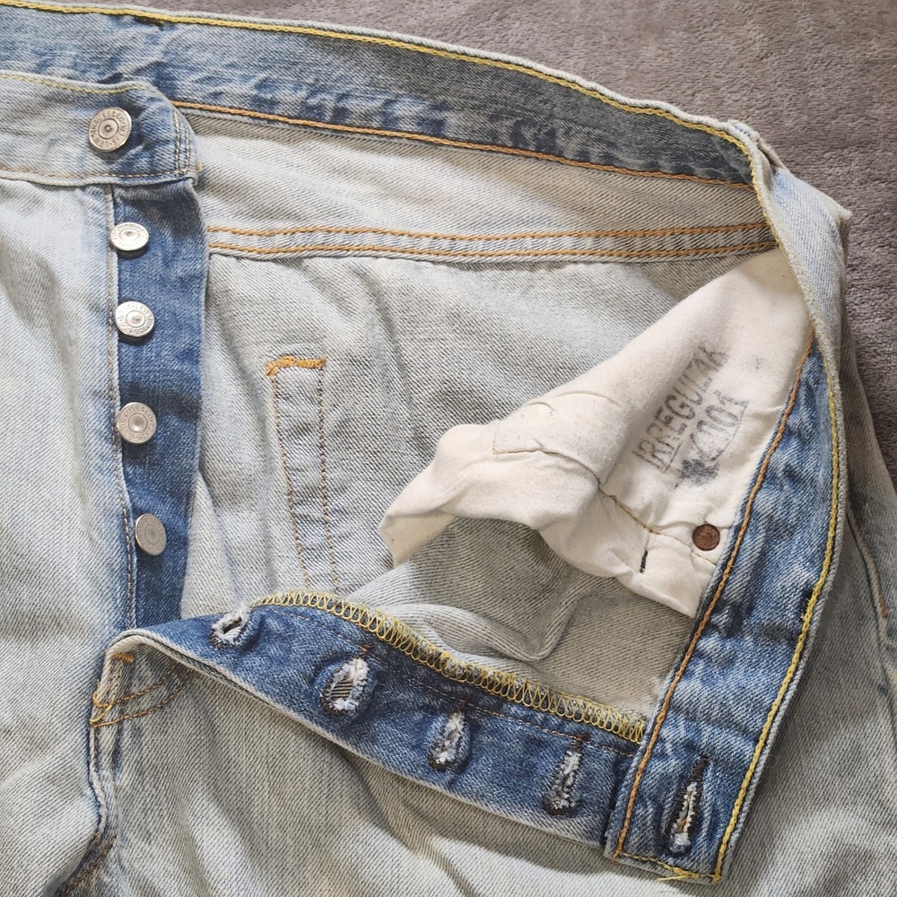 Levis 501 Jeans Mens 36x34Blue Button Fly Original Straight Light Waah Denim VTG - Picture 3 of 10